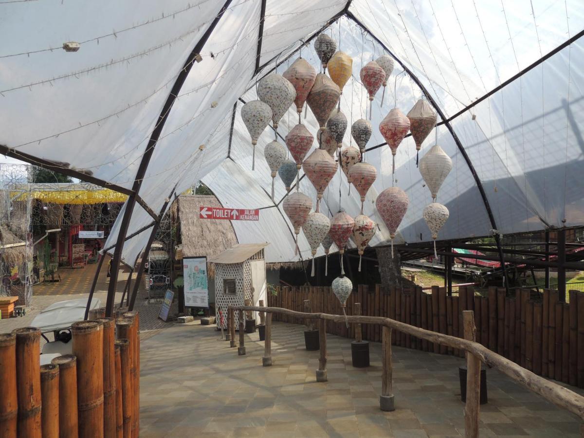 Semilir Glamping Hotel Semarang Exterior photo